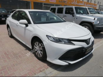تويوتا  كامري  أل اي  2019  اوتوماتيك  186,000 كم  4 سلندر  سحب امامي  سيدان  أبيض