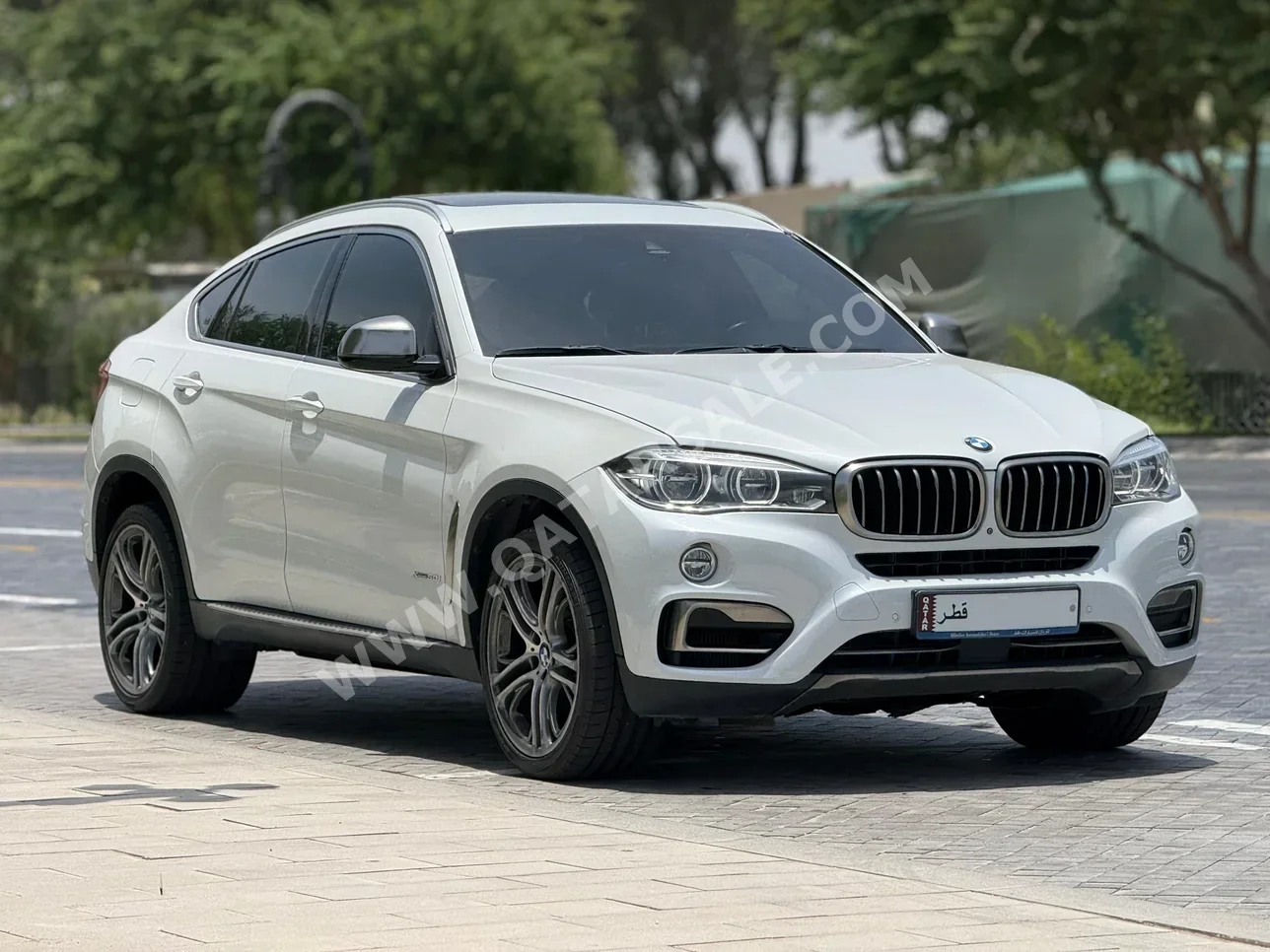 BMW  X-Series  X6  2016  Automatic  112,000 Km  8 Cylinder  Four Wheel Drive (4WD)  SUV  White