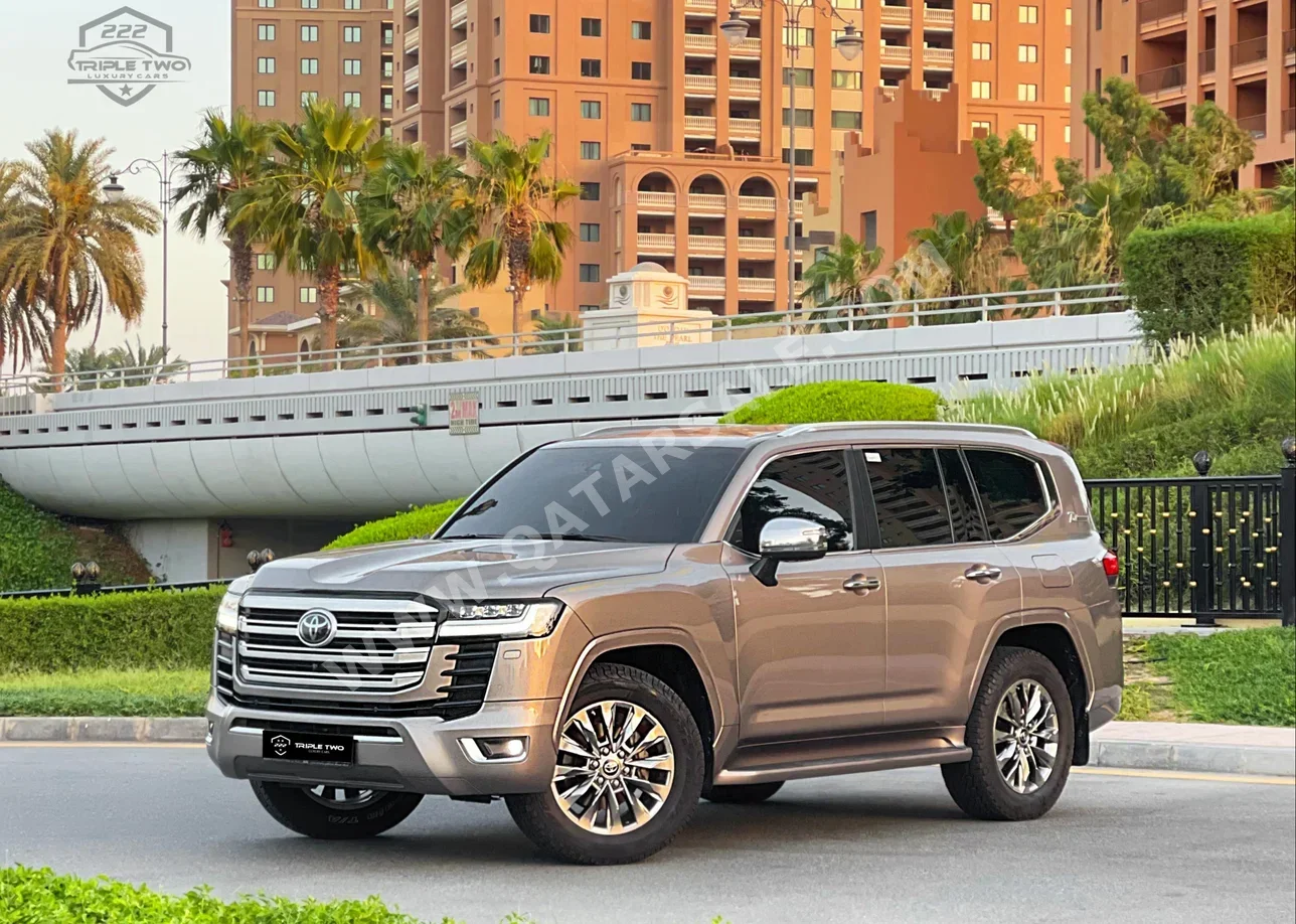 Toyota  Land Cruiser  VXR Twin Turbo  2022  Automatic  114,200 Km  6 Cylinder  Four Wheel Drive (4WD)  SUV  Bronze