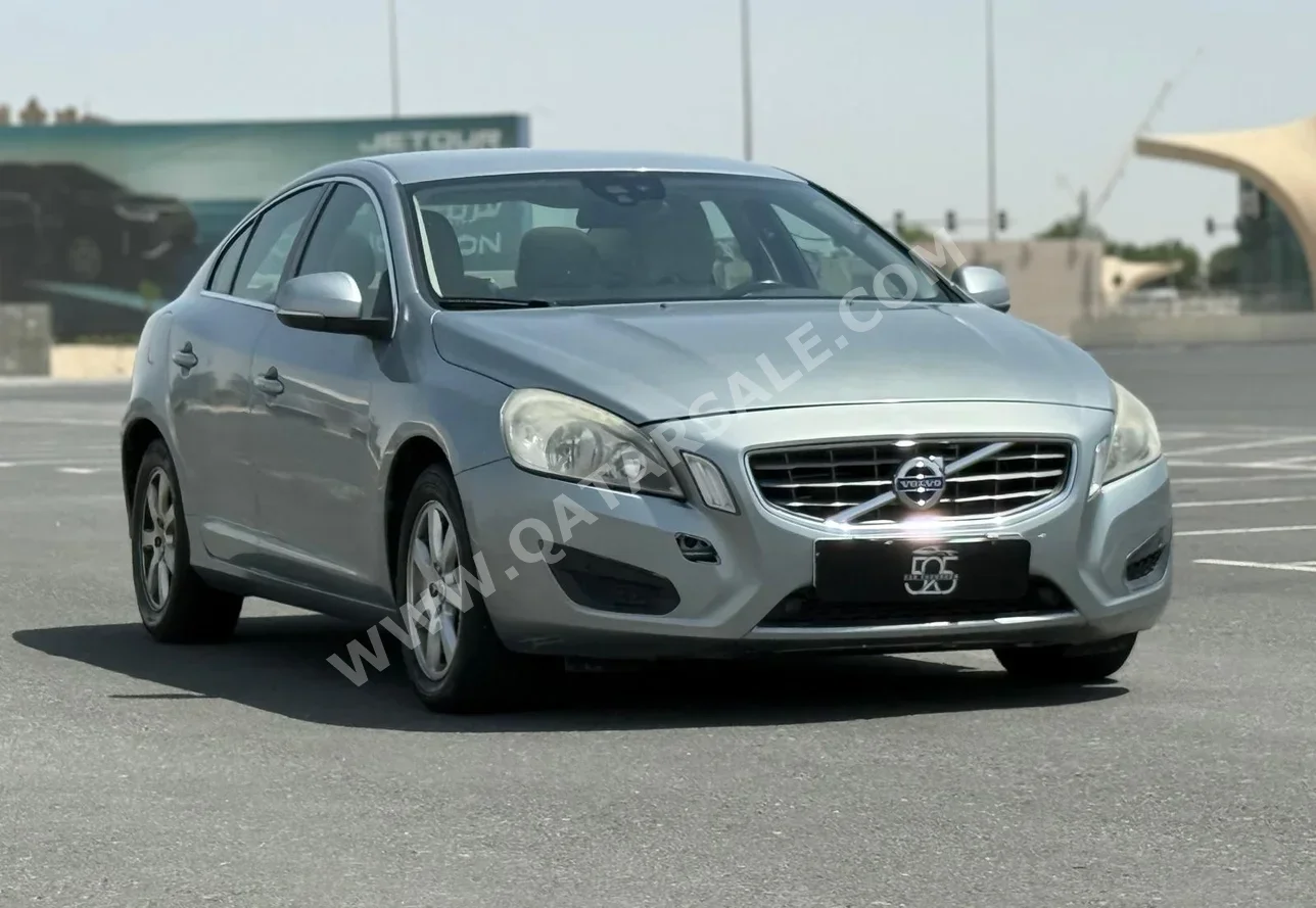 فولفو  اس  60  2011  اوتوماتيك  68,000 كم  4 سلندر  سحب امامي  سيدان  فضي