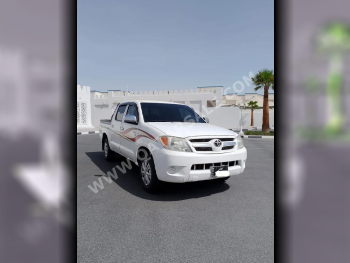 Toyota  Hilux  SR5  2007  Manual  316,000 Km  4 Cylinder  Four Wheel Drive (4WD)  Pick Up  White
