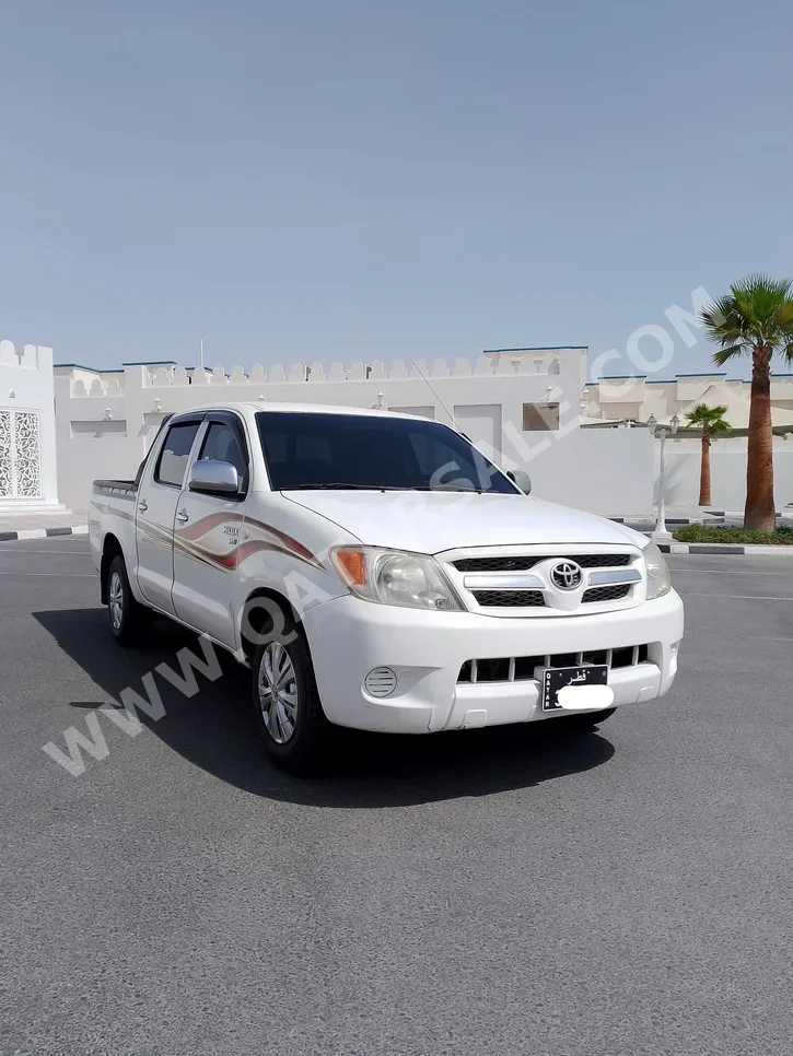 Toyota  Hilux  SR5  2007  Manual  316,000 Km  4 Cylinder  Four Wheel Drive (4WD)  Pick Up  White