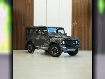 Land Rover  Defender  2016  Manual  35,895 Km  4 Cylinder  Four Wheel Drive (4WD)  SUV  Gray