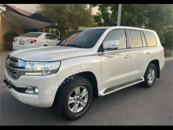 Toyota  Land Cruiser  GXR  2018  Automatic  132,000 Km  6 Cylinder  Four Wheel Drive (4WD)  SUV  White