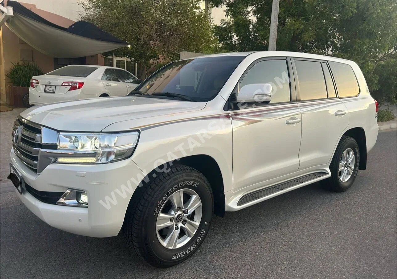 Toyota  Land Cruiser  GXR  2018  Automatic  132,000 Km  6 Cylinder  Four Wheel Drive (4WD)  SUV  White