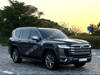 Toyota  Land Cruiser  VXR Twin Turbo  2022  Automatic  52,000 Km  6 Cylinder  Four Wheel Drive (4WD)  SUV  Gray  With Warranty