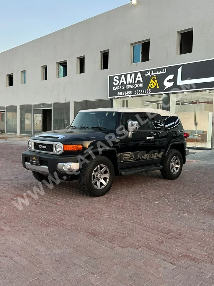 Toyota  FJ Cruiser  2017  Automatic  192,000 Km  6 Cylinder  Four Wheel Drive (4WD)  SUV  Black