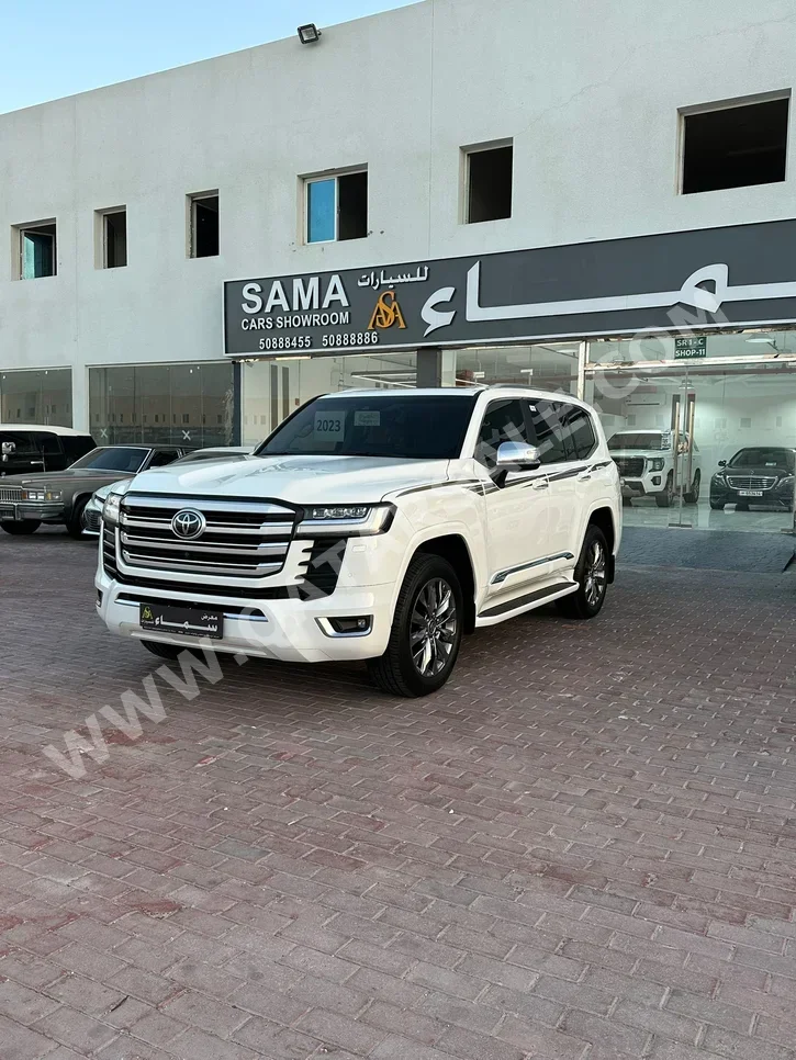 Toyota  Land Cruiser  VXR Twin Turbo  2023  Automatic  600 Km  6 Cylinder  Four Wheel Drive (4WD)  SUV  White  With Warranty