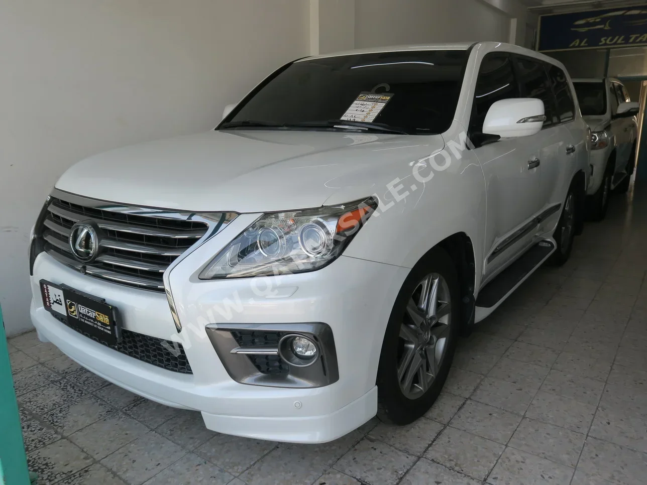 Lexus  LX  570 S  2015  Automatic  82,000 Km  8 Cylinder  Four Wheel Drive (4WD)  SUV  White