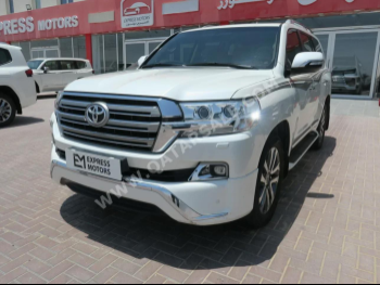 Toyota  Land Cruiser  VXS  2016  Automatic  380,000 Km  8 Cylinder  Four Wheel Drive (4WD)  SUV  White