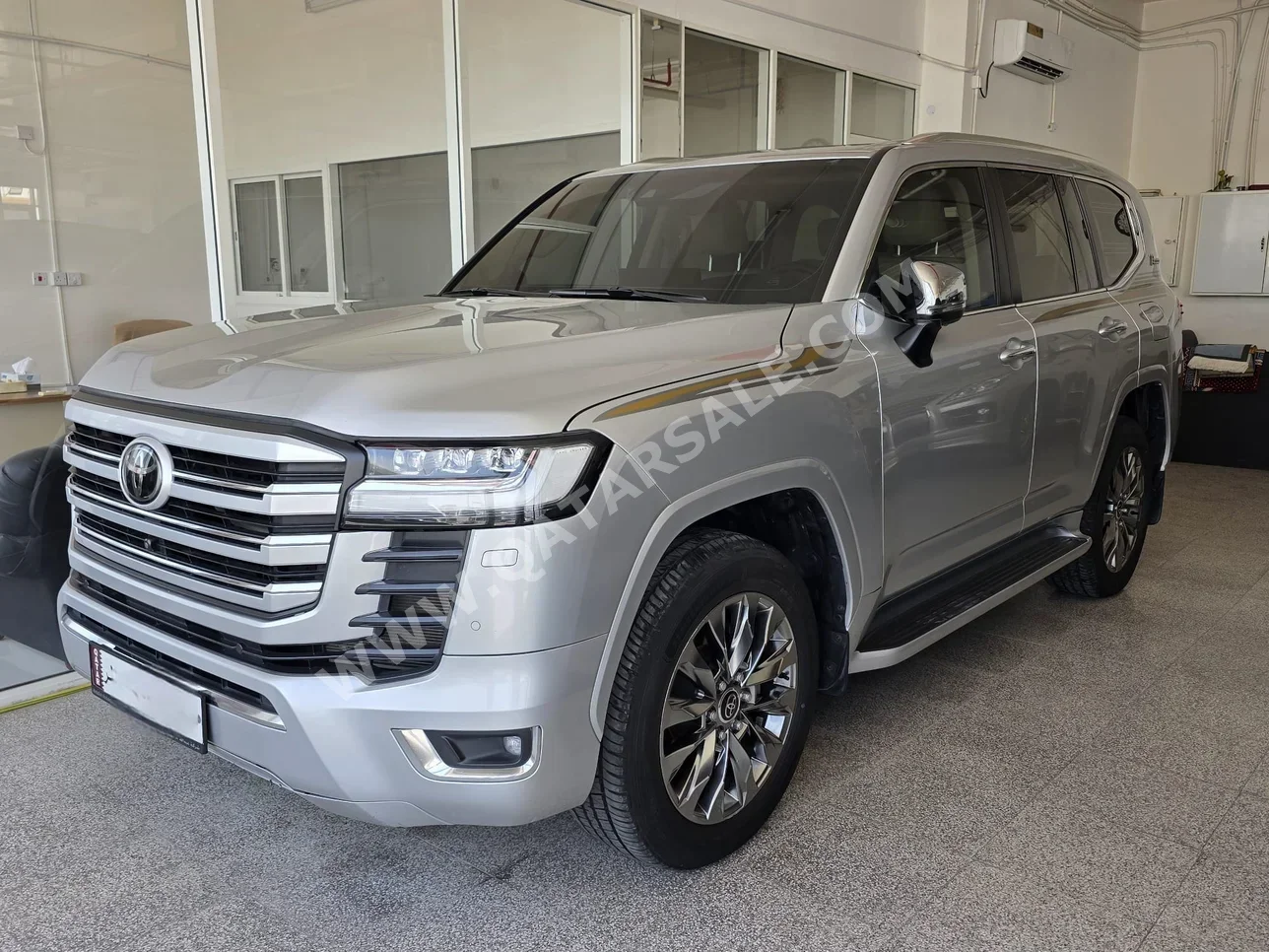Toyota  Land Cruiser  VXR Twin Turbo  2022  Automatic  101,000 Km  6 Cylinder  Four Wheel Drive (4WD)  SUV  Silver