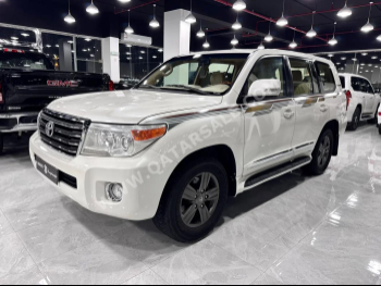 Toyota  Land Cruiser  GXR  2014  Automatic  323,000 Km  8 Cylinder  Four Wheel Drive (4WD)  SUV  White