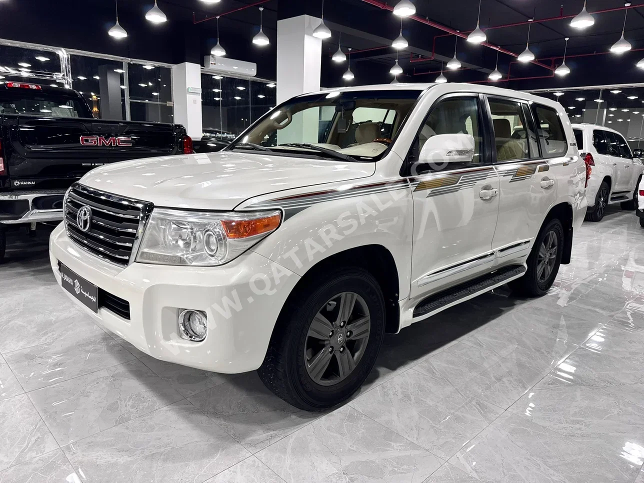 Toyota  Land Cruiser  GXR  2014  Automatic  323,000 Km  8 Cylinder  Four Wheel Drive (4WD)  SUV  White
