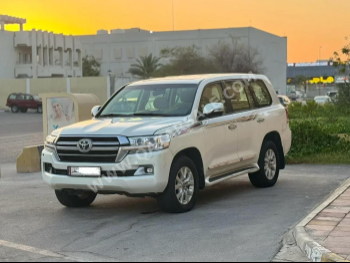 Toyota  Land Cruiser  GXR  2017  Automatic  350,000 Km  8 Cylinder  Four Wheel Drive (4WD)  SUV  White