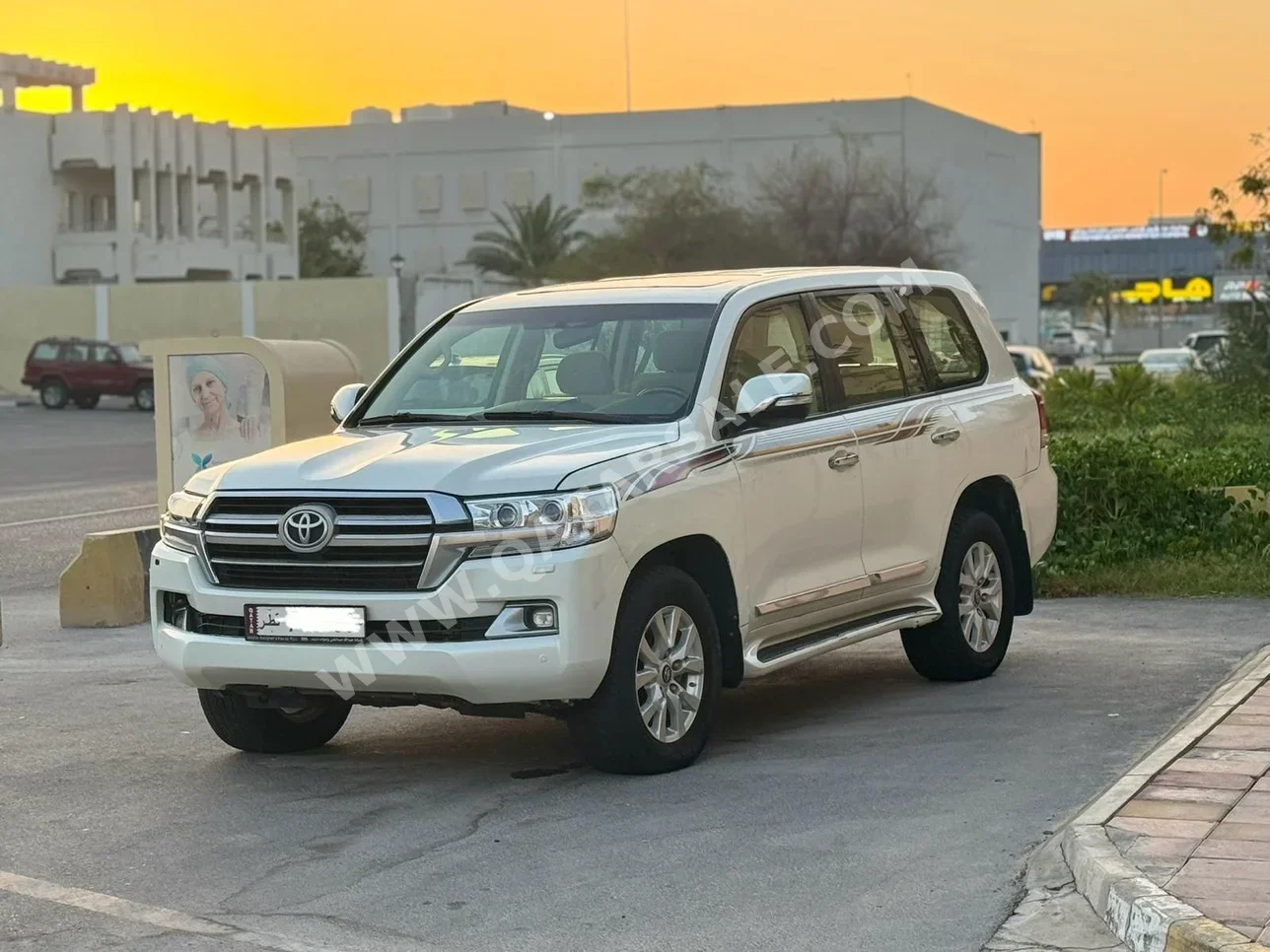 Toyota  Land Cruiser  GXR  2017  Automatic  350,000 Km  8 Cylinder  Four Wheel Drive (4WD)  SUV  White