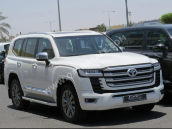 Toyota  Land Cruiser  VX Twin Turbo  2023  Automatic  61,000 Km  6 Cylinder  Four Wheel Drive (4WD)  SUV  White  With Warranty