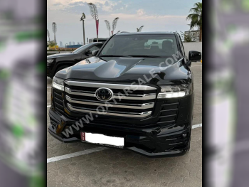 Toyota  Land Cruiser  GXR  2022  Automatic  27,000 Km  6 Cylinder  Four Wheel Drive (4WD)  SUV  Black