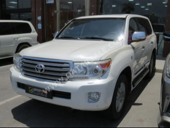 Toyota  Land Cruiser  VXR  2015  Automatic  276,000 Km  8 Cylinder  Four Wheel Drive (4WD)  SUV  White