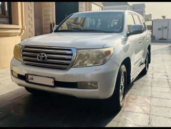 Toyota  Land Cruiser  GXR  2011  Automatic  231,000 Km  8 Cylinder  Four Wheel Drive (4WD)  SUV  White