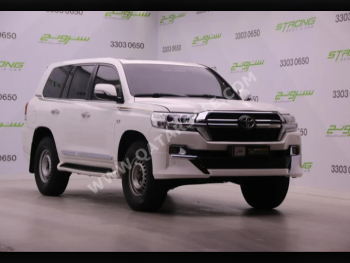 Toyota  Land Cruiser  VXR  2016  Automatic  270,000 Km  8 Cylinder  Four Wheel Drive (4WD)  SUV  White