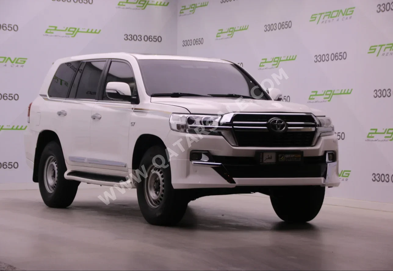 Toyota  Land Cruiser  VXR  2016  Automatic  270,000 Km  8 Cylinder  Four Wheel Drive (4WD)  SUV  White