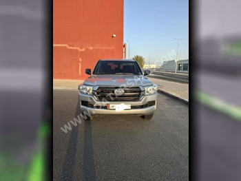 Toyota  Land Cruiser  G  2019  Manual  162,000 Km  6 Cylinder  Four Wheel Drive (4WD)  SUV  Silver