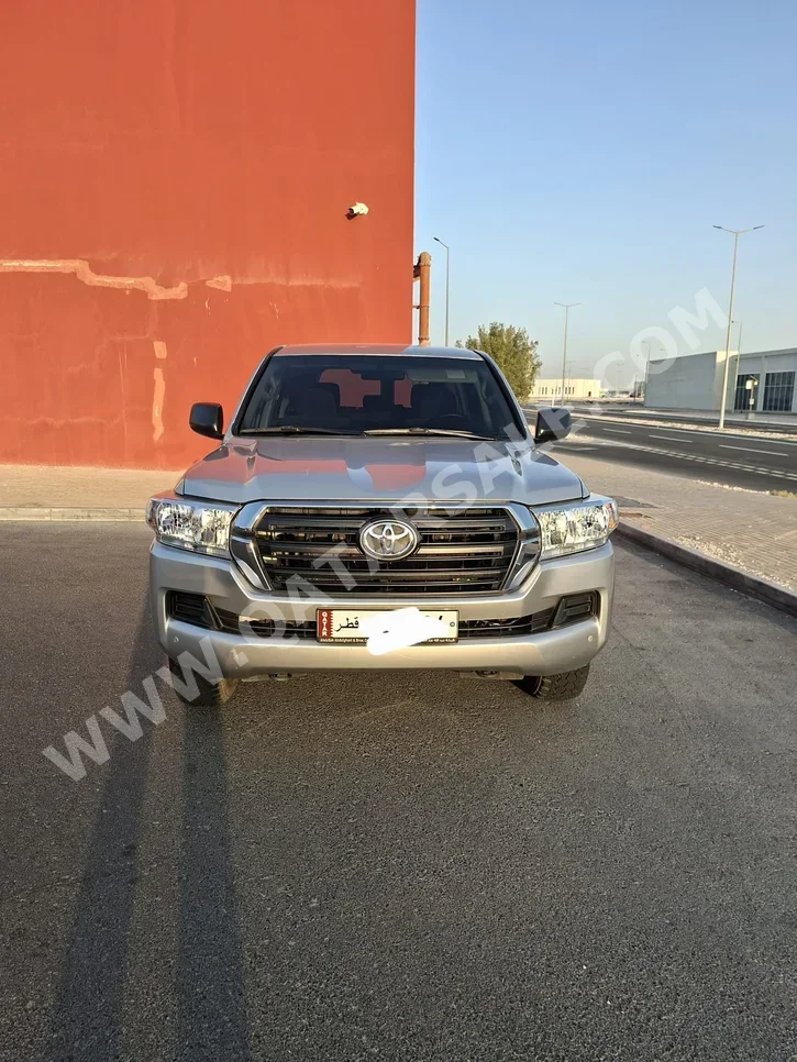Toyota  Land Cruiser  G  2019  Manual  162,000 Km  6 Cylinder  Four Wheel Drive (4WD)  SUV  Silver