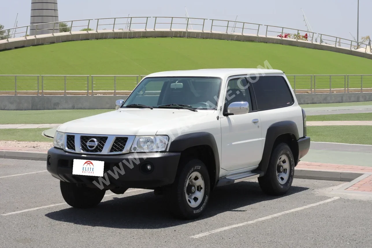Nissan  Patrol  GL  2015  Automatic  175,000 Km  6 Cylinder  Four Wheel Drive (4WD)  SUV  White