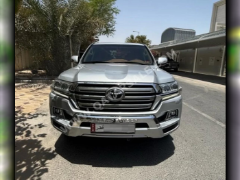Toyota  Land Cruiser  GXR  2018  Automatic  249,000 Km  8 Cylinder  Four Wheel Drive (4WD)  SUV  Silver