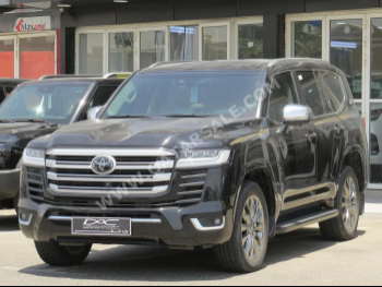 Toyota  Land Cruiser  VXR Twin Turbo  2022  Automatic  42,000 Km  6 Cylinder  Four Wheel Drive (4WD)  SUV  Black