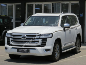 Toyota  Land Cruiser  VX Twin Turbo  2023  Automatic  61,000 Km  6 Cylinder  Four Wheel Drive (4WD)  SUV  White  With Warranty