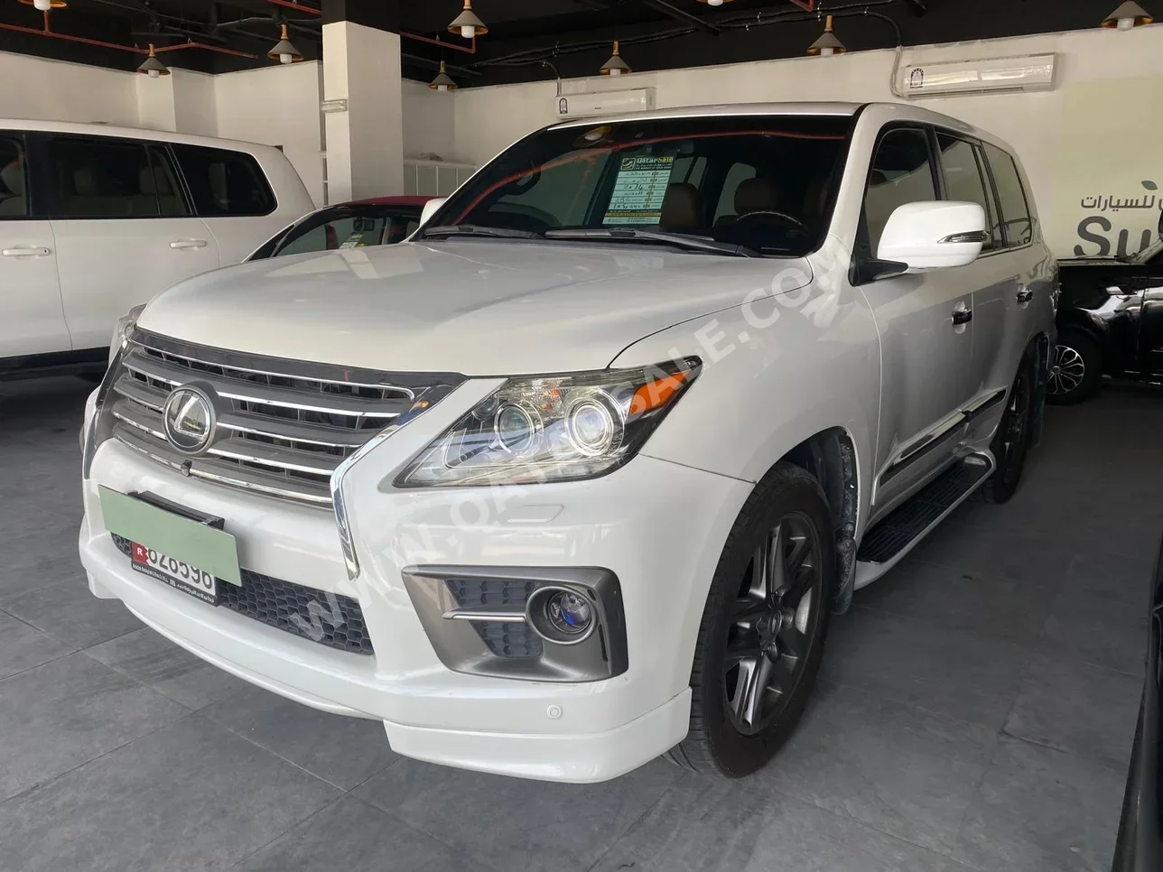 Lexus  LX  570  2014  Automatic  256,000 Km  8 Cylinder  Four Wheel Drive (4WD)  SUV  White