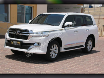 Toyota  Land Cruiser  VXR  2016  Automatic  230,000 Km  8 Cylinder  Four Wheel Drive (4WD)  SUV  White