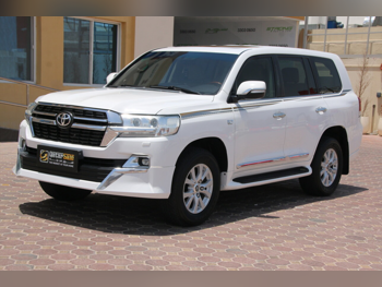 تويوتا لاند كروزر في اكس ار 2016 اوتوماتيك 230,000 كم 8 سلندر دفع رباعي اس يو في أبيض