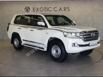 Toyota  Land Cruiser  VXR  2017  Automatic  159,000 Km  8 Cylinder  Four Wheel Drive (4WD)  SUV  White