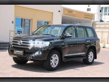 Toyota  Land Cruiser  VXR  2017  Automatic  255,000 Km  8 Cylinder  Four Wheel Drive (4WD)  SUV  Black