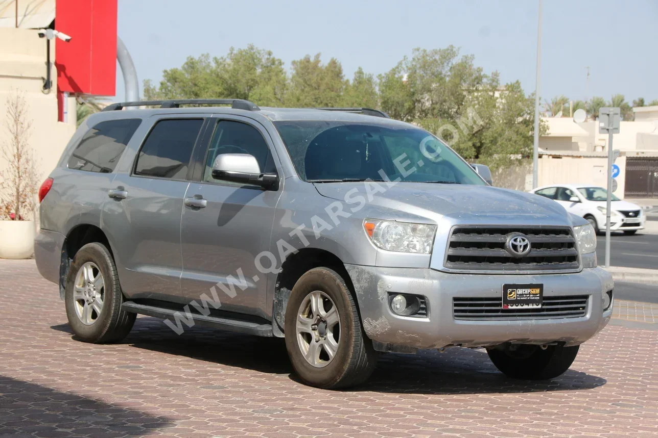 Toyota  Sequoia  2013  Automatic  380,000 Km  8 Cylinder  Four Wheel Drive (4WD)  SUV  Silver