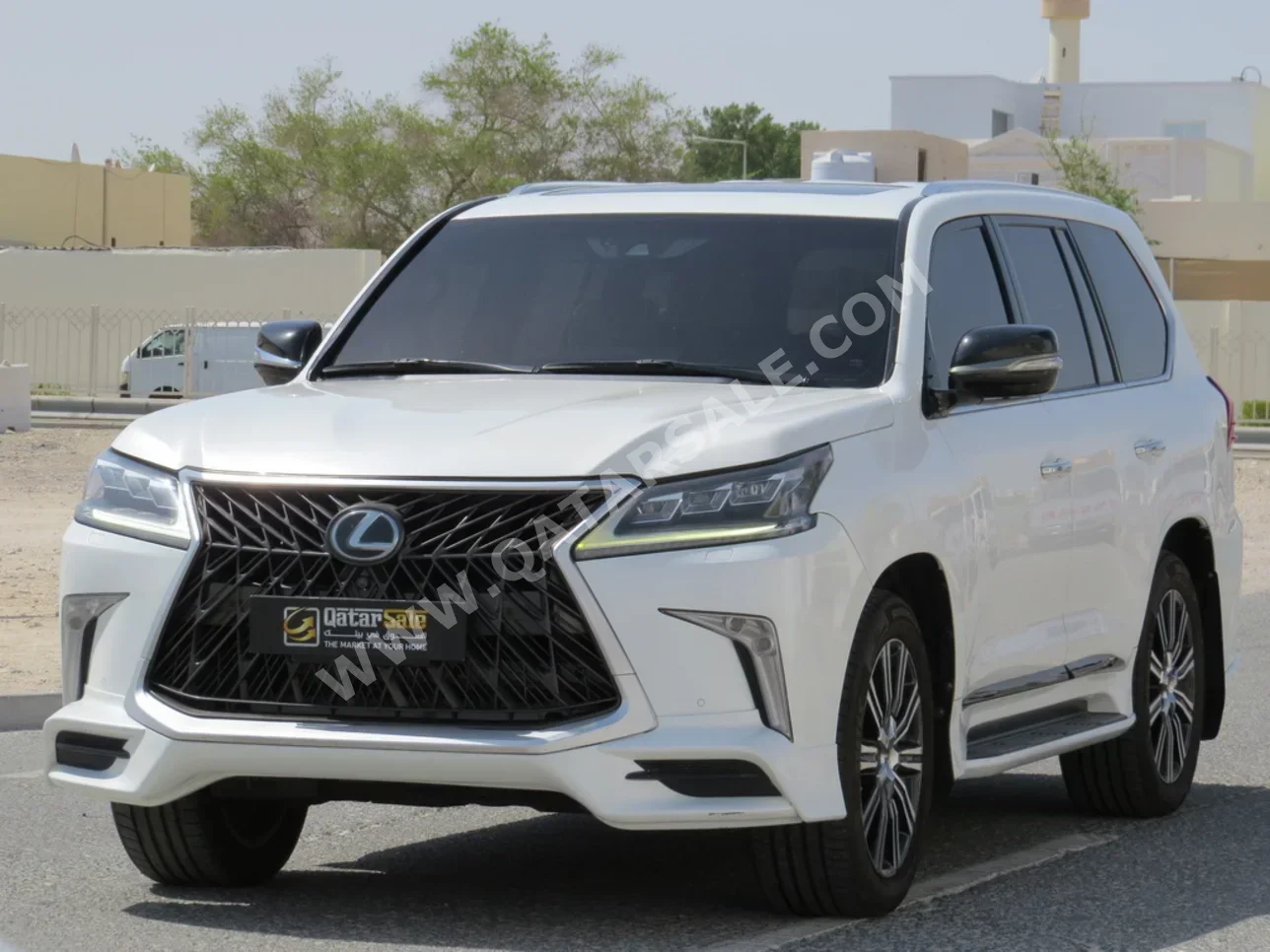 Lexus  LX  570  2016  Automatic  214,000 Km  8 Cylinder  Four Wheel Drive (4WD)  SUV  White