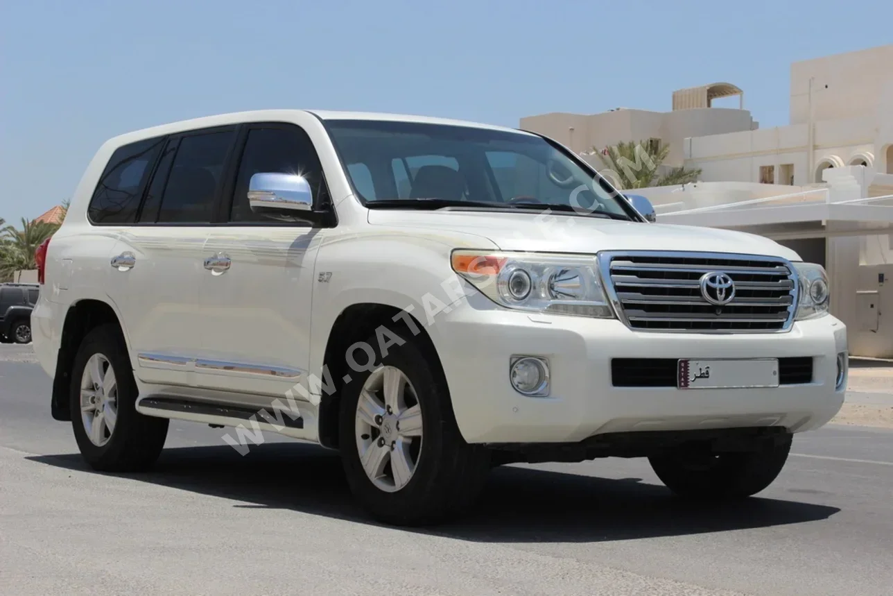 Toyota  Land Cruiser  VXR  2015  Automatic  230,000 Km  8 Cylinder  Four Wheel Drive (4WD)  SUV  White