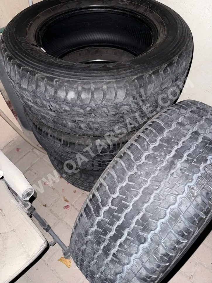 Tire & Rims Made in China /  4 Seasons  285 mm  18"