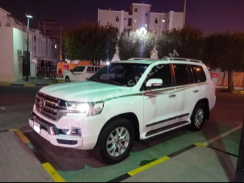 Toyota  Land Cruiser  GXR  2018  Automatic  199,000 Km  8 Cylinder  Four Wheel Drive (4WD)  SUV  White