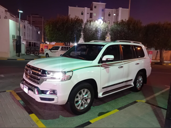 تويوتا  لاند كروزر  جي اكس ار  2018  اوتوماتيك  202,000 كم  8 سلندر  دفع رباعي  اس يو في  أبيض