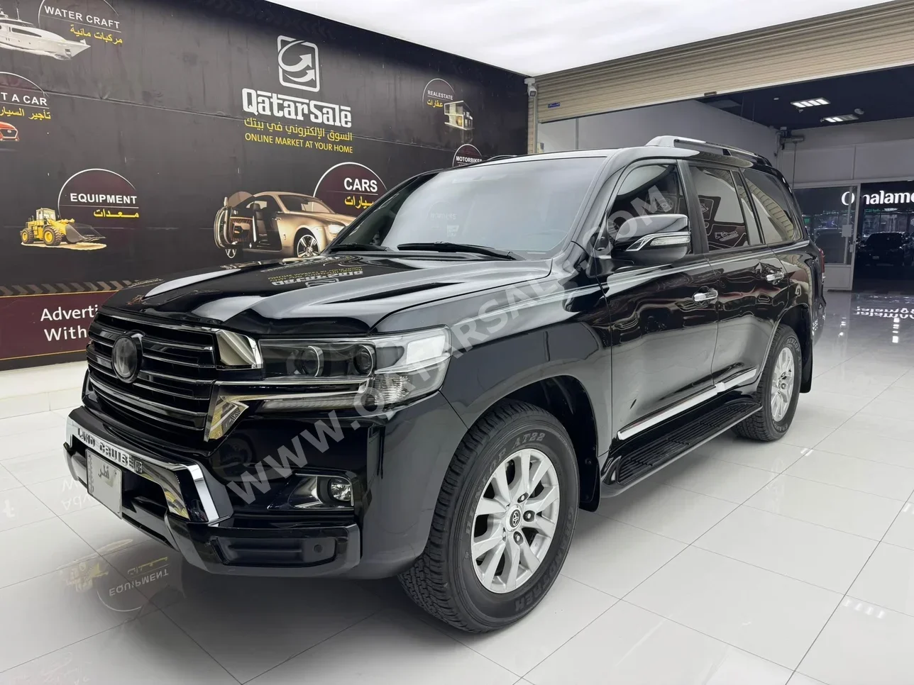 Toyota  Land Cruiser  GXR Black Edition  2017  Automatic  180,000 Km  8 Cylinder  Four Wheel Drive (4WD)  SUV  Black