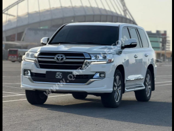 Toyota  Land Cruiser  VXR  2019  Automatic  158,000 Km  8 Cylinder  Four Wheel Drive (4WD)  SUV  White