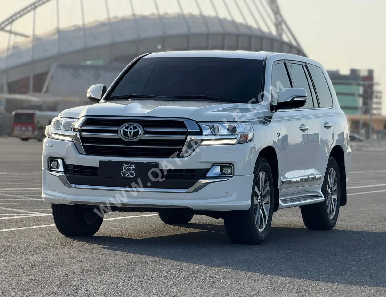Toyota  Land Cruiser  VXR  2019  Automatic  158,000 Km  8 Cylinder  Four Wheel Drive (4WD)  SUV  White