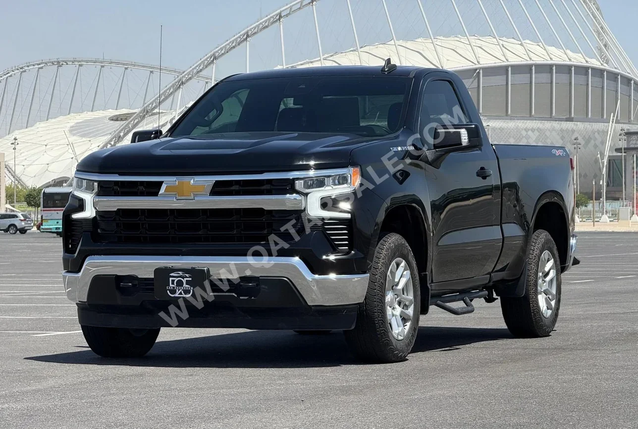 Chevrolet  Silverado  Z71  2023  Automatic  37,000 Km  8 Cylinder  Four Wheel Drive (4WD)  Pick Up  Black  With Warranty