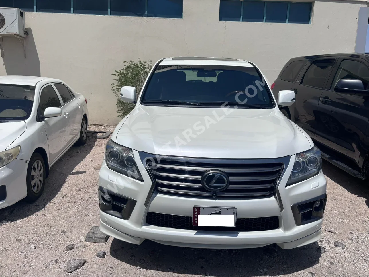 Lexus  LX  570 S  2014  Automatic  156,000 Km  8 Cylinder  Four Wheel Drive (4WD)  SUV  White
