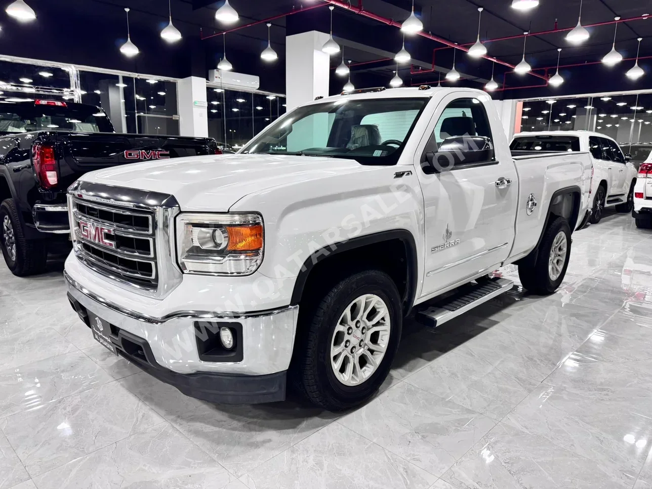 GMC  Sierra  SLE  2015  Automatic  43,000 Km  8 Cylinder  Four Wheel Drive (4WD)  Pick Up  White