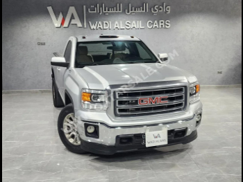 GMC  Sierra  SLE  2014  Automatic  66,000 Km  8 Cylinder  Four Wheel Drive (4WD)  Pick Up  Silver