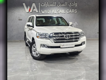 Toyota  Land Cruiser  VXR  2016  Automatic  373,000 Km  8 Cylinder  Four Wheel Drive (4WD)  SUV  White